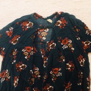 🦋 Free People floral blouse 🌸